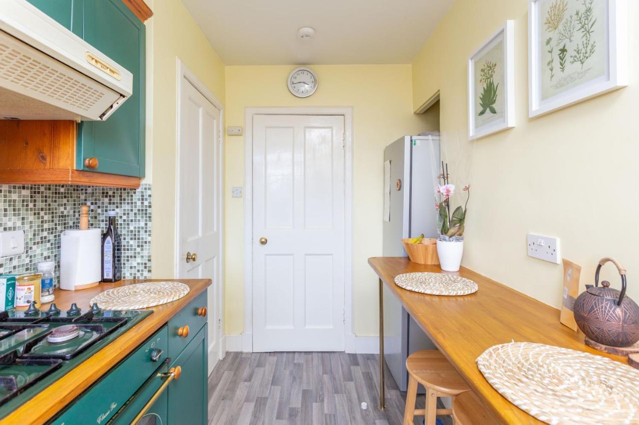 Bright & Spacious Double Room With Garden View- Close To Airport & City Centre Edimburgo Exterior foto
